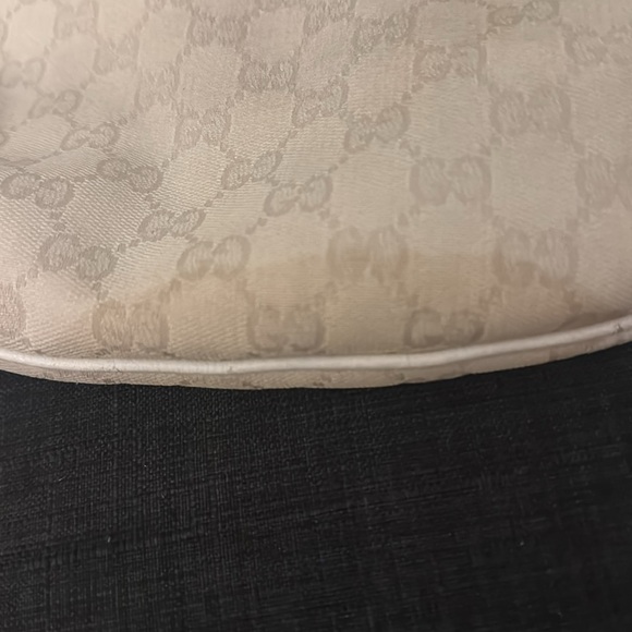 Gucci white Monogram Canvas Round Messenger Bag - Picture 4 of 7